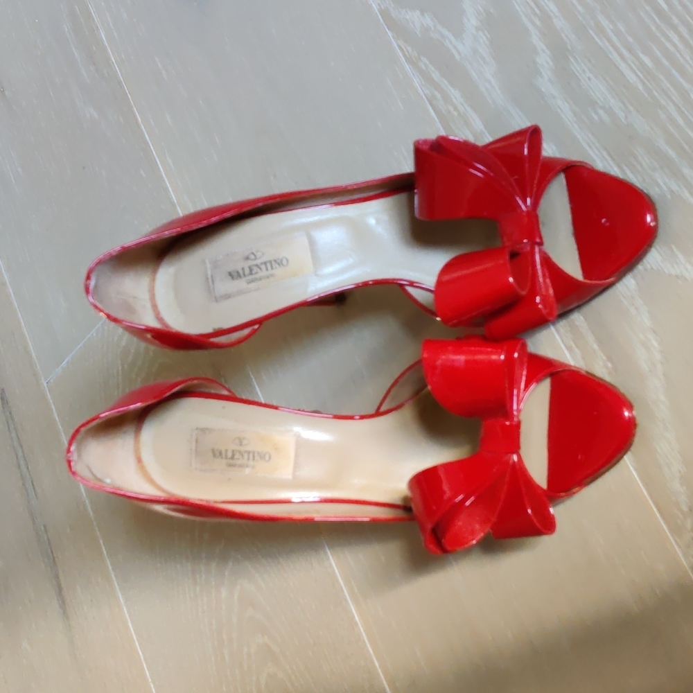 VALENTINOPatent Leather Bow Accents D'Orsay Pumps red 37.5